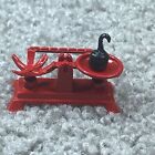Miniaturowa kolekcjonerska czerwona metalowa waga wisząca domek dla lalek mini akcesorium