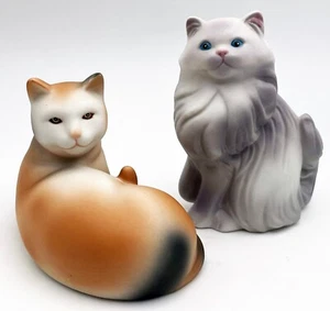 Lote De 2 Estatuillas De Gato De Cerámica De Colección Avon Calico Persa 3" 1984 - Imagen 1 de 6