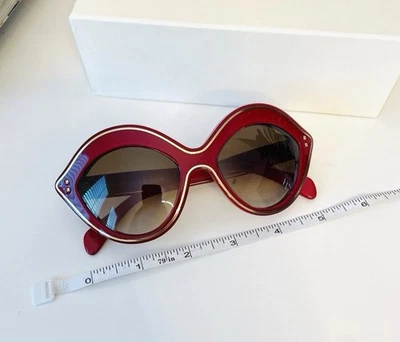 Gafas de sol Valentino rojas retro chic Foto 1 de 4