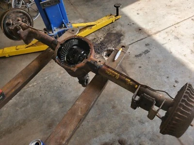 1970 - 81 Pontiac Firebird, Chevy Camaro rear axle assembly GU2 2.73 POSI Foto 1 de 4