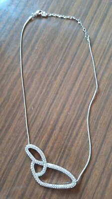 collana donna Swarovski con ciondolo centrale geometrico e custodia originale  - Immagine 1 di 4