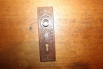 Antique Single Keyhole Entry Corbin Ceylon B-11400 Cast Bronze Escutcheon S-31 - Image 1 of 4