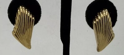 Серьги-клипсы Pierre Cardin GoldTone Deco Seashell Fan с надписью A4 - Изображение 1 из 4