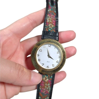 Reloj Pierre Lannier Paris Banda Bordada Tono Dorado Nuevo Batería Funciona Mujer Foto 1 de 4