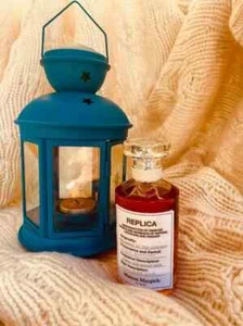 Replica Whispers in the Library by Maisonmargiela Eau De Toilette Spray 3.4 oz - Bild 1 von 4