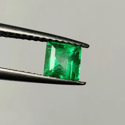 0.66 CT - Natural Emerald Square Cut Zambian Nice Luster Green Gem - 5579 - Image 1 of 2