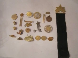 GRAN LOTE DE MEDALLAS MARY KAY ASH Y PINES DE SOLAPA DE PREMIO Y MÁS - OFC-3 - Imagen 1 de 6