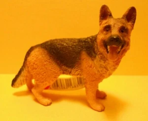 SCHLEICH aus SCHLÜMPFE -16831 DEUTSCHER SCHÄFERHUND German Shepherd Dog Standing - Bild 1 von 2