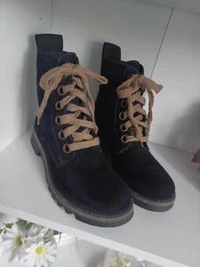 Stunning Navy Blue Fly London Suede Beige Lace Up Ankle Boots Size 5 - Picture 1 of 9