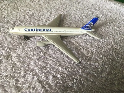 Matchbox Sky Busters J4695 Boeing 777-200 - Continental Foto 1 de 4