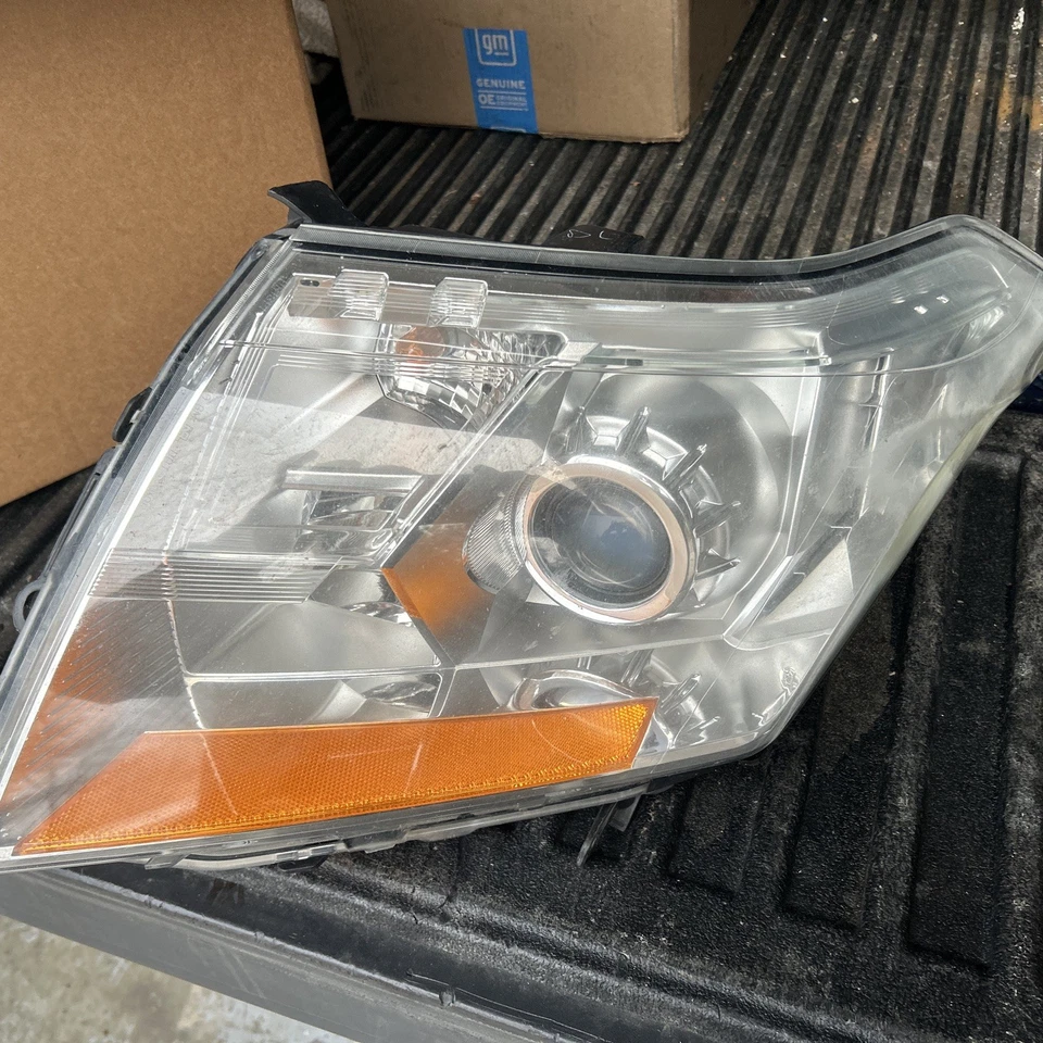 Conjunto de faros - Certificado NSF LKQ CORP GM2503432N para Cadillac SRX 2014 Foto 1 de 3