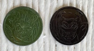 ✅2 Stück Metall Upper Deck Sumo Dudes Pog Slammer GRÜN & SCHWARZ - Bild 1 von 5