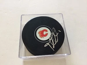 Calgary Flames Jonas Hiller Signed Hockey Puck Autographed c - Picture 1 of 1