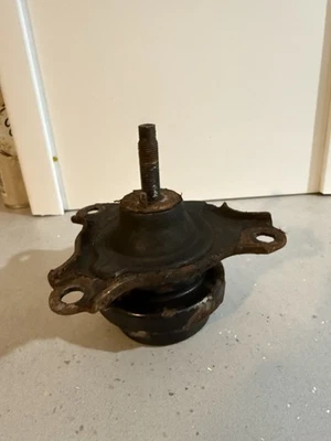 Honda Integra Type R Dc5 RHD K20a Side Engine Mount - Image 1 of 2