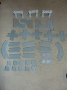 LOT OF 31 PIECES OF FISHER PRICE GEO TRAX GRAY GRAVEL TRACK & THREE RISERS - Picture 1 of 1