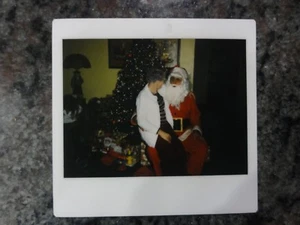 Foto Polaroid de dama sentada en el regazo de Santa - Imagen 1 de 1