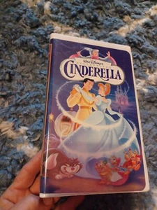 Walt Disney’s Cinderella VHS 1995 Masterpiece Collection - Foto 1 di 4