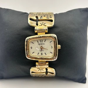 Geneva Mother Pearl Gold Tone Women’s Quartz Watch Working New Battery - Bild 1 von 9