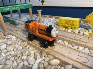 Thomas & Friends Wooden Railway Rheneas # Y4388 Magnet Orange Train - Picture 1 of 2