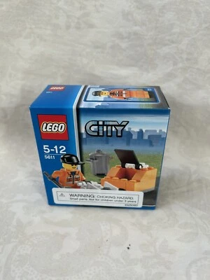 NEW Lego City Set 5611 WORKER Minifigure w/Minifig Shovel Trash Bin Garbage Can - Image 1 of 2