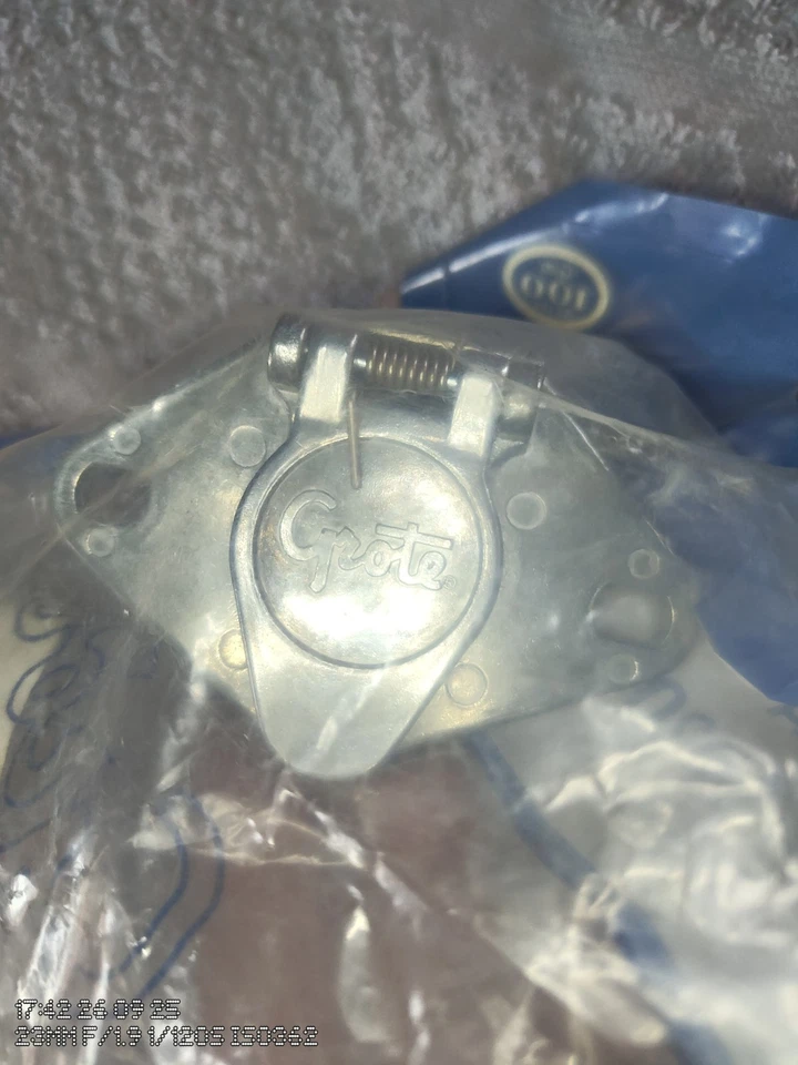 Conector de enchufe y enchufe de 4 vías Grote 82-1020 de alta resistencia Foto 1 de 3