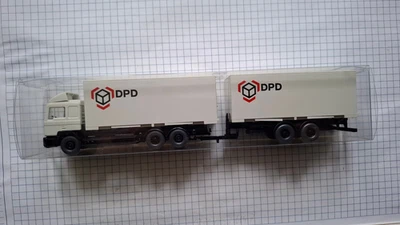 1/87 WIKING Serienmodell MAN F90 Wechselkoffer-Tandemhängerzug "DPD" - Bild 1 von 3