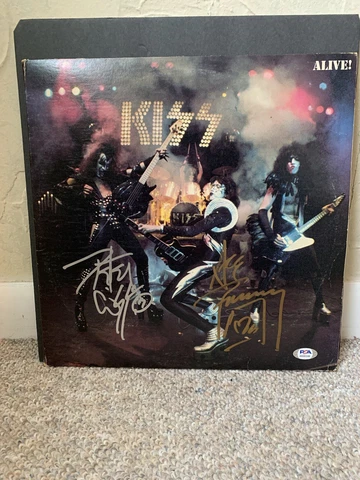 KISS Signed Album PETER CRISS Autographed ACE FREHLEY Vinyl ALIVE PSA/DNA COA Cover