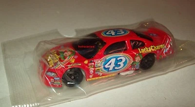 Dodge Intrepid Hot Wheels 2001 1/64 promoción Richard Petty Salute #43 Lucky Charms Foto 1 de 2