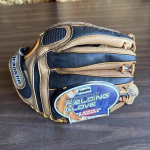 GUANTE DE BÉISBOL FRANKLIN 4382BCL MARRÓN/NEGRO 11" LH JUGADOR (VA A MANO DERECHA) - Imagen 1 de 11