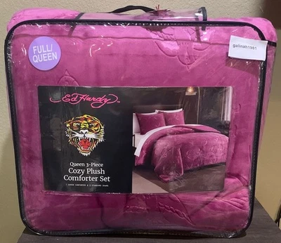 Ed Hardy Pink Birds & Logos Repujado Acogedor Juego de Edredón REINA de Peluche en Relieve de 3 piezas Foto 1 de 4