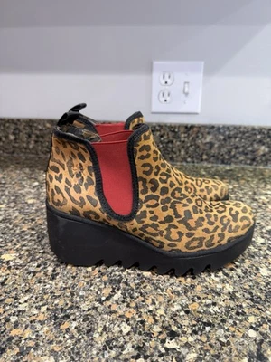 Fly London 靴子女式 37 豹纹黑色楔形 Yade 切尔西踝懒人鞋 — 第 1/4 张图片
