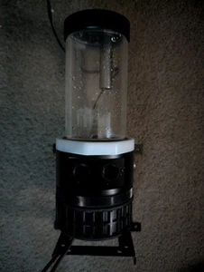EK-Quantum Kinetic TBE 200 D5 PWM D-RGB - Acetal Pump Res mit Halterung - Bild 1 von 1
