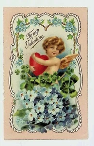Postal c1907 Cupido sosteniendo corazón flores día de San Valentín  - Imagen 1 de 2