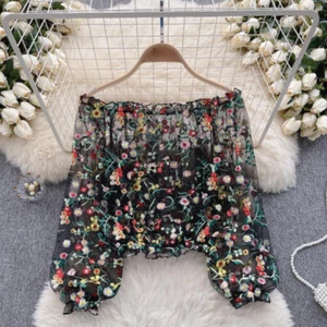 Camisa de malla bordada para mujeres Prendas para el torso Blusa Camisetas transparentes Floral Fuera del hombro - Imagen 1 de 9