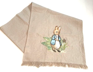 Corredor de mesa Pottery Barn Kids World of Beatrix Peter Rabbit de lino con cuentas 17x70 - Imagen 1 de 9
