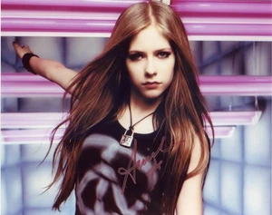 Avril Lavigne - Signiertes Foto - Bild 1 von 1
