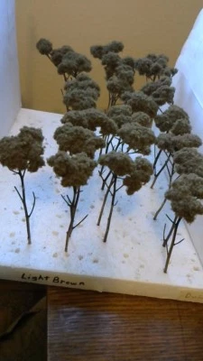 Tall Shade Trees Light Green 6 Inches Tall HO Scale Lot of 5 Trees - Image 1 of 4