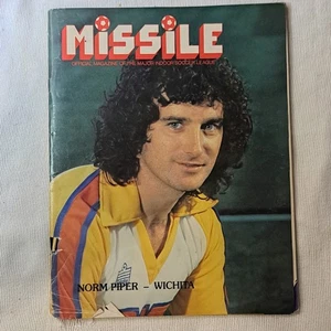 🔥 VINTAGE 1980-81 "MISSILE" MAGAZIN - Norm Piper - Official MISL Soccer Mag - Bild 1 von 4
