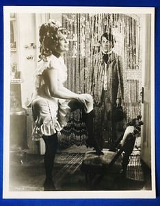 LITTLE BIG MAN - Lobby Card Photo Movie Still - DUSTIN HOFFMAN, FAYE DUNAWAY