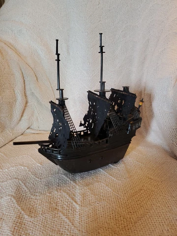 Rare Disney Pirates Of The Caribbean Black Pearl Ship R/C For Parts/Repair Cover
