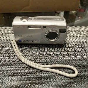 Fotocamera digitale Sony cyber-shot dsc S40 y2k buone condizioni, leggere porta batteria!! - Foto 1 di 14