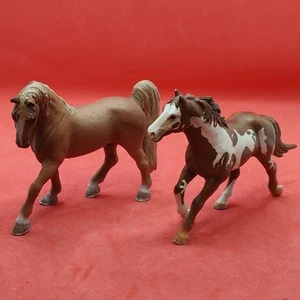 SCHLEICH Pinto Stallion 2006 & Tennessee Walker Walking Horse Stallion 2007 - Imagen 1 de 13