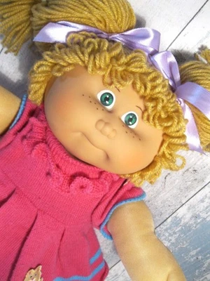 ❤️  Cabbage Patch Kid Honey Blonde JESMAR Doll With Freckles Black Signature - Image 1 of 4
