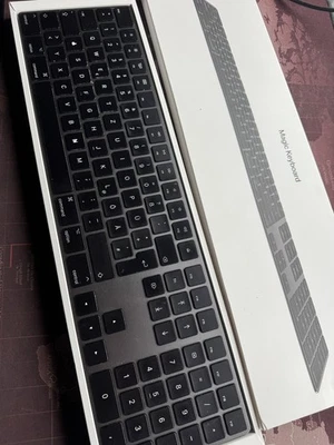 Apple Magic Keyboard Bluetooth QWERTZ Tastatur - Schwarz - Bild 1 von 2