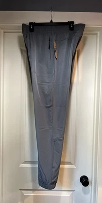 Pantalones de chándal para hombre grandes Asics tejidos elásticos con cremallera bolsillo a mano gris nueva etiqueta Foto 1 de 4