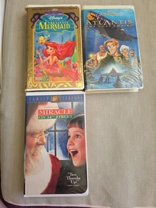 VHS Lot (3) Miracle on 34th St., Atlantis, The Lost Empire & the Little Mermaid - Imagen 1 de 12