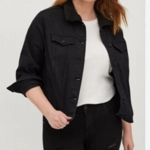 Torrid Women's Black Denim Trucker Cropped Jacket - Picture 1 of 6