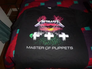 CAMISETA METALLICA MASTER OF PUPPETS CON TÍTULOS DE CANCIONES EN LA PARTE POSTERIOR TALLA GRANDE 1986 - Imagen 1 de 1