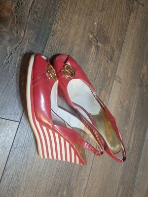 MICHAEL Michael Kors Rojo Blanco Rayas Cuero Punta Abierta Cuñas 9.5M Foto 1 de 4