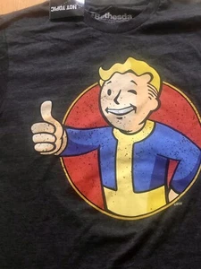 Fallout Vault Boy T-shirt Thumbs Up Bethesda Video Game Hot Topic Sz Small NWT - Picture 1 of 4